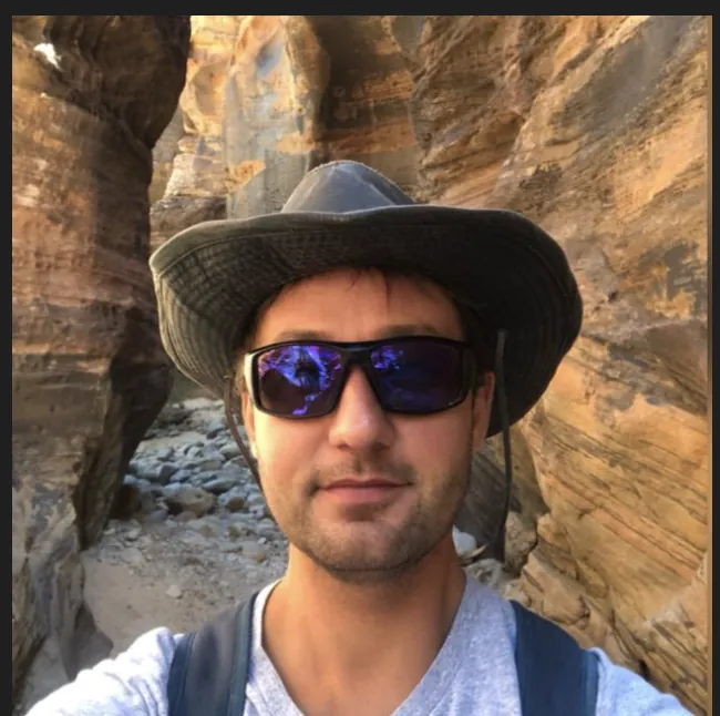 Bartek - Polski przewodnik turystyczny po USA mieszkający w Kalifornii, specjalizujący się w wycieczkach po Los Angeles, San Francisco i parkach narodowych